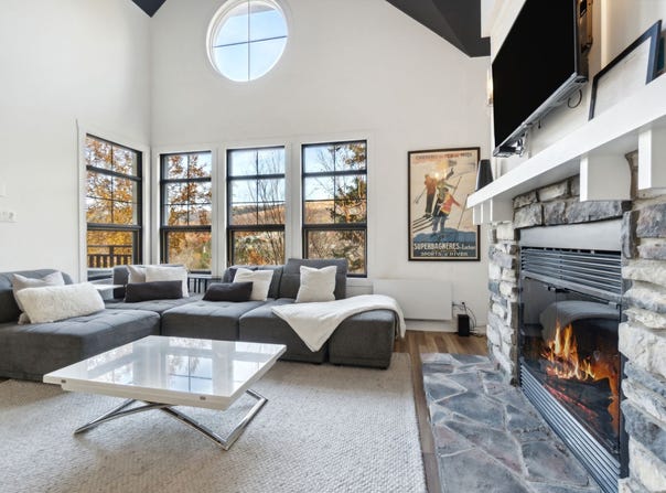 207 Ch. des Quatre-Sommets 5, Mont-Tremblant, Quebec J8E 1C6
