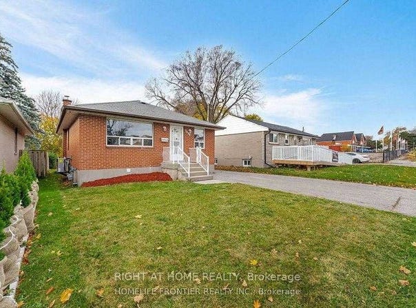 1204 Simcoe Street S, Oshawa, Ontario L1H4M2