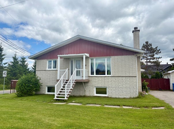 3681 Av. du Pont N., Alma, Quebec G8E1S5