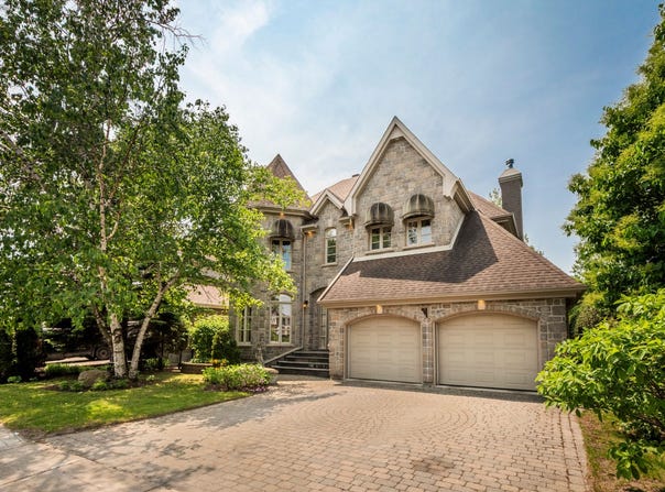 3172 Av. des Gouverneurs, Laval, Quebec H7E5L1