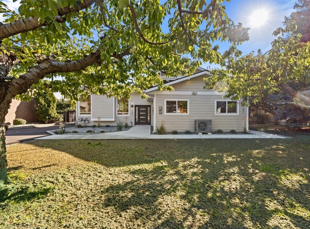 4141 San Clemente Avenue, Peachland, British Columbia V0H 1X6