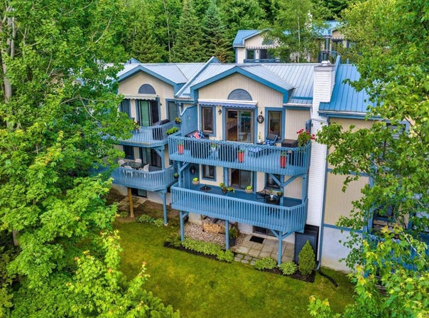 1360 Rue Chantovent, Sainte-Adèle, Quebec J8B2Y5