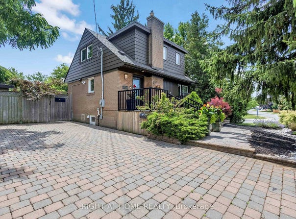 2330 Parkway Drive, Burlington, Ontario L7P1T5