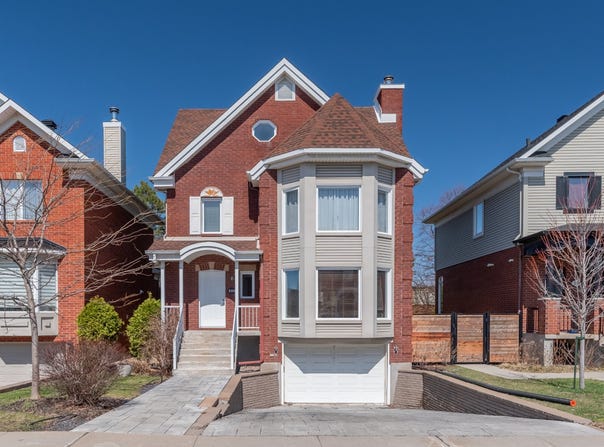 226 Rue Upper Edison, Saint-Lambert, Quebec J4R2V8