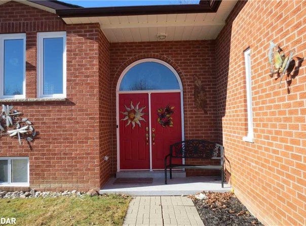 4 Campbell Avenue, Oro-Medonte, Ontario L0L1T0