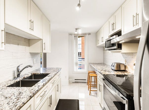 520 Boul. de la Côte-Vertu, Saint-Laurent, Quebec H4L1X9
