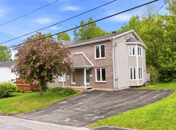 455 Rue Bellevue, Magog, Quebec J1X5Z7