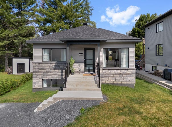 359 Rue Pruneau, Brompton/Rock Forest/Saint-Élie/Deauville, Quebec J1N3L5