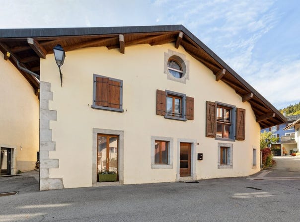 En plein cœur du village de St-George, St-George, Vaud 1188