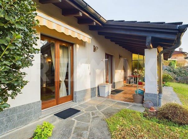 Muzzano, Ticino 6933