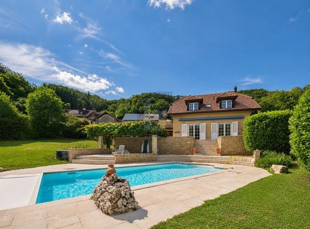 Mont-sur-Rolle, Vaud 1185