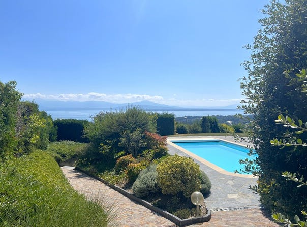 Mont-sur-Rolle, Vaud 1185