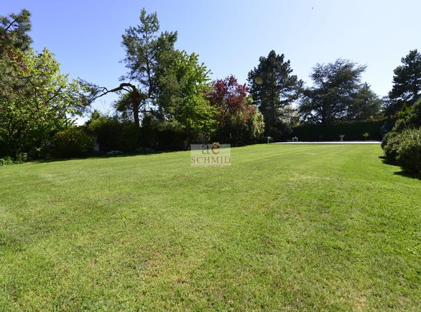 A proximité du Stade de la Californie, Vésenaz, Geneva 1222