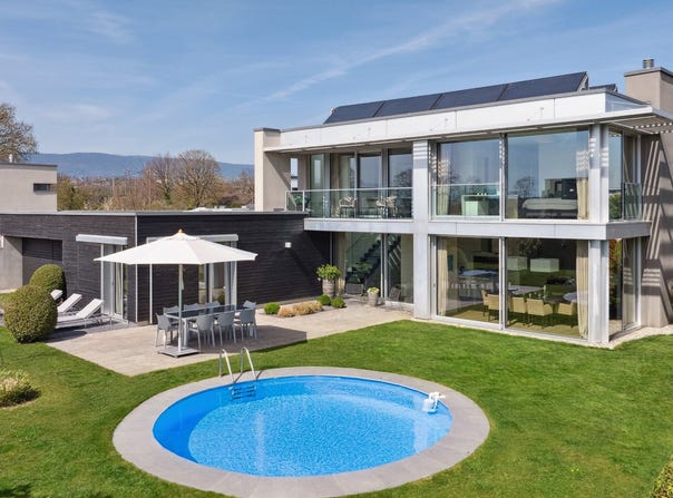 Dans un quartier de villas, Buchillon, Vaud 1164