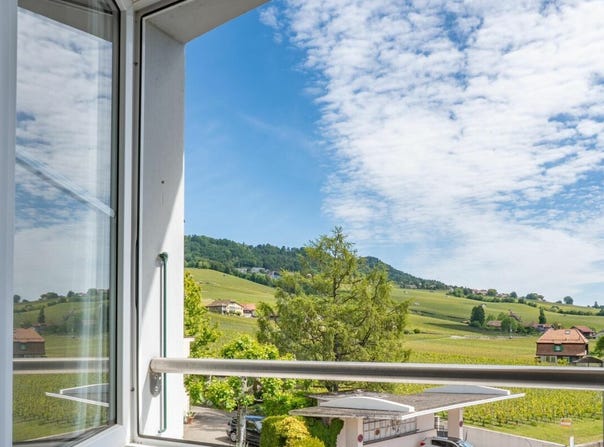 Mont-sur-Rolle, Vaud 1185