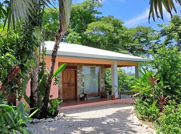Casa Cosy Lulu: Charming Home with Jungle and Ocean Views â€“ Ideally Located Between Sámara, Nosara and Barrigona, Playa Samara, Guanacaste