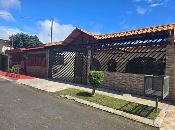House for sale in Santo Tomás, Santo Domingo, Santo Tomás, Heredia
