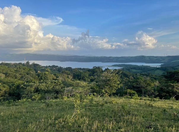 VISTAS TRAMONTO : Lake- Volcano- and Mountain Views, Tierras Morenas, Guanacaste