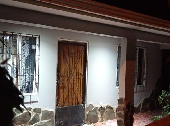 Country Cottage - Starter home with mountain views and a peekaboo view of the lake, Tronadora, Guanacaste