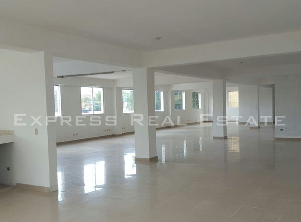 Churchill, Santo Domingo de Guzmán, Distrito Nacional