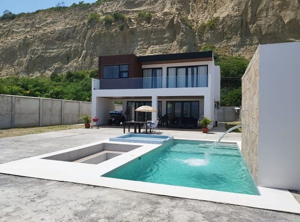 New Beachfront Home Canoa, Ecuador 2024-2025 Construction: Opportunity Price !Exclusive Beachfront Home â€“ 4 Bedrooms, 4.5 Bathrooms â€“ Luxury Living Near Canoa BeachCanoa, Manabi, Canoa, Manabí