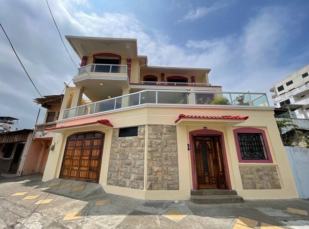 Casa Grande frente al mar: House in Bahía de Caráquez, Bahia De Caraquez, Manabí