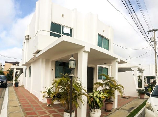 GATED COMMUNITY: NON FURNISHED 4/5 WITH POOL IN A PRIVATE COMPLEX, Salinas, Santa Elena