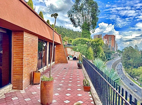 RFJX+JQ2, Quito 170147, Ecuador, Quito, Pichincha