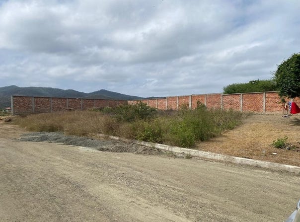 Puerto Cayo-Land: Countryside and Near the Coast Home Construction Site For Sale in Puerto Cayo, Puerto Cayo, Manabí