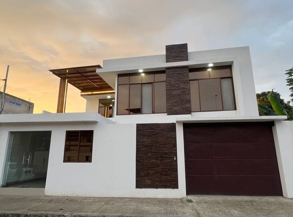 Casa Grande en Portoviejo: Two-story house in the Los Capuchinos sector, Portoviejo, Manabí