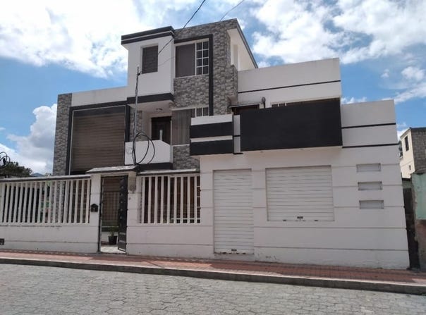 House For Sale in CotacachiEl Ejido, Cotacachi, Imbabura
