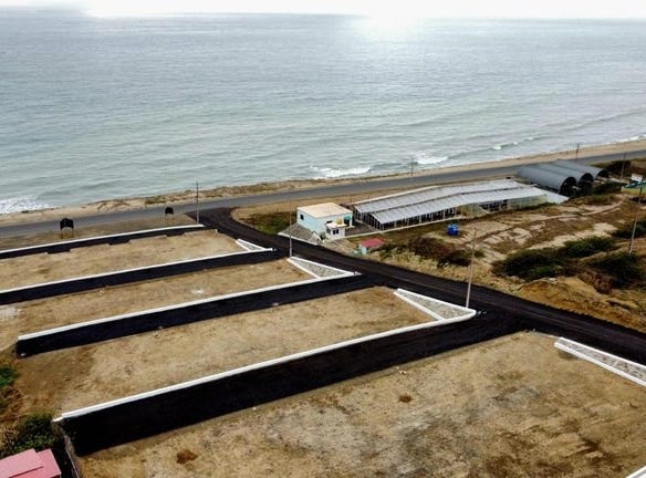 TERRENO FRENTE AL MAR EN LAS PIÑAS - MANTA - ECUADOR: Near the Coast, Oceanfront and Countryside Home Construction Site For Sale in San Lorenzo, San Lorenzo, Manabí