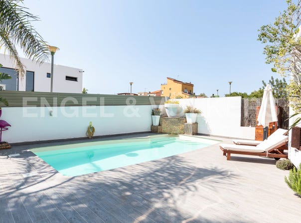 El Vendrell, Catalonia 43880