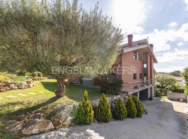 Begues, Catalonia 08859