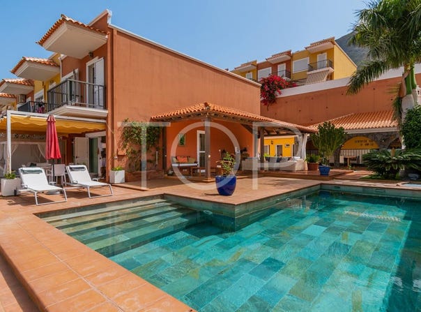 Adeje, The Canary Islands 38670