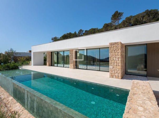 Roca Llisa, The Balearic Islands 07819