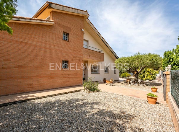 Begues, Catalonia 08859