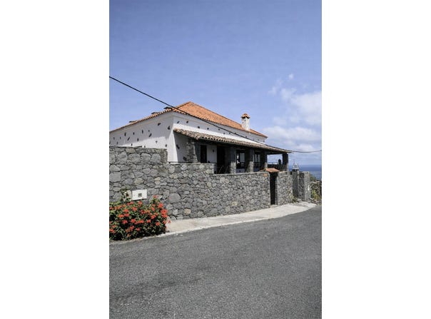 Moya, Canary Islands 35422