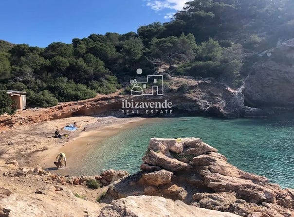 Roca Llisa, The Balearic Islands 07819