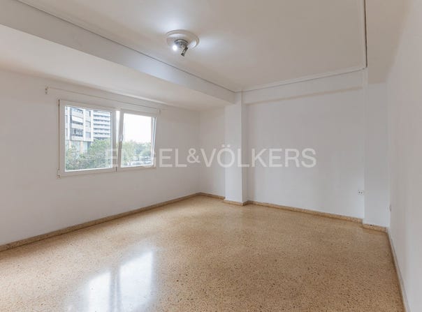Valencia Capital, Valencian Community 46015