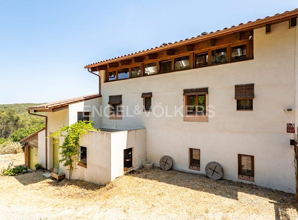 Begues, Catalonia 08859
