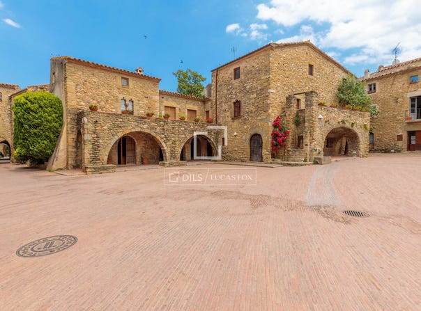 Monells, Catalonia 17121