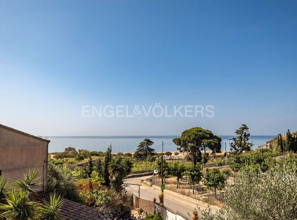 Arenys de Mar, Catalonia 08350