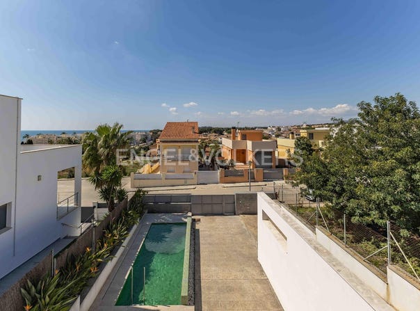 El Vendrell, Catalonia 43880