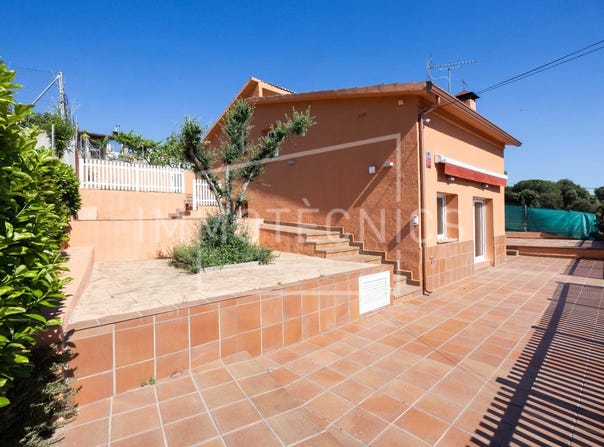 Cánoves, Catalonia 08445