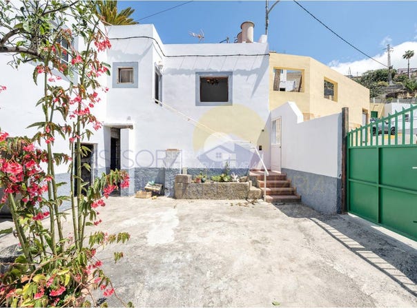 Roble 60, Telde, Canary Islands 35211