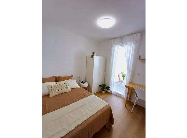 Carrer de Josep Benlliure, Valencia, Valencian Community 46011