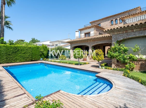 Cambrils, Catalonia 43850