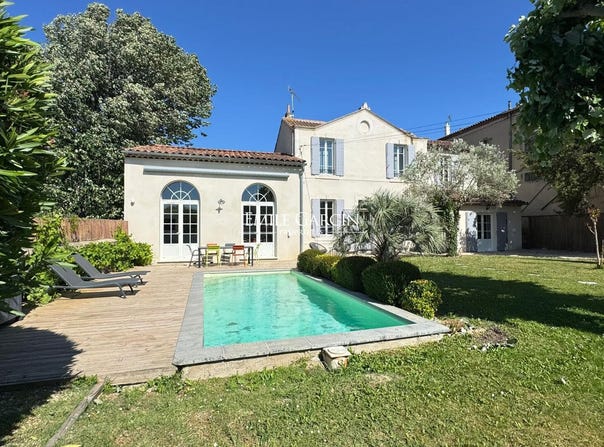 Salon-de-Provence, Provence-Alpes-Côte-d'Azur 13300