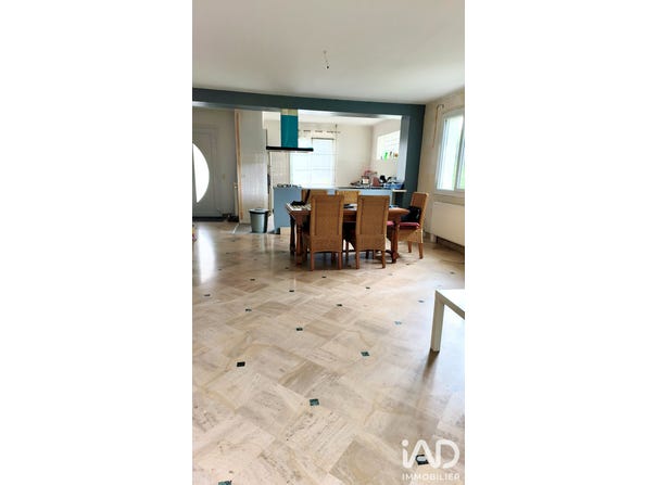 Bar-sur-Seine, Grand Est 10110